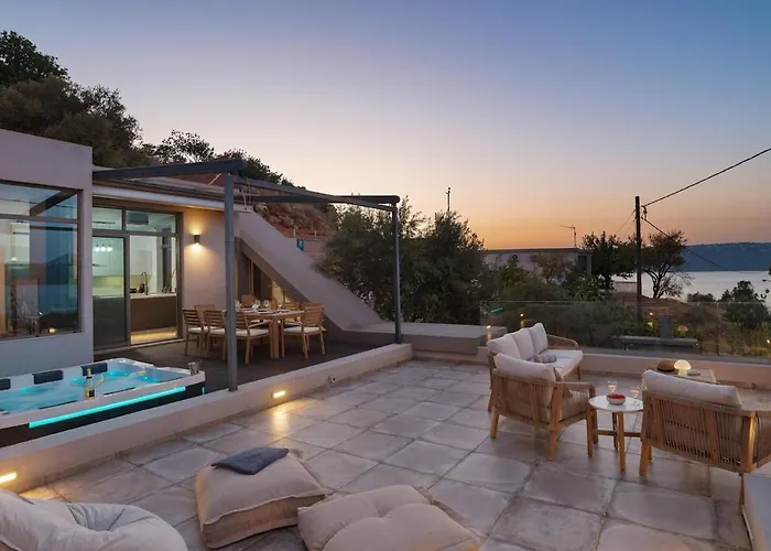 Seaview Serenity - Jacuzzi & Panoramic Views La Canea