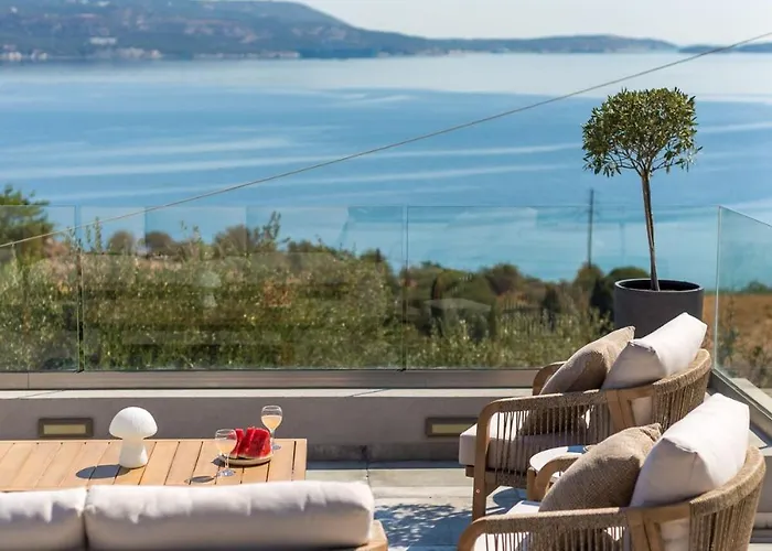 Seaview Serenity - Jacuzzi & Panoramic Views Apartamento La Canea