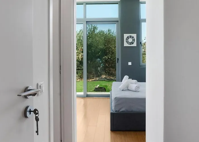 Seaview Serenity - Jacuzzi & Panoramic Views *