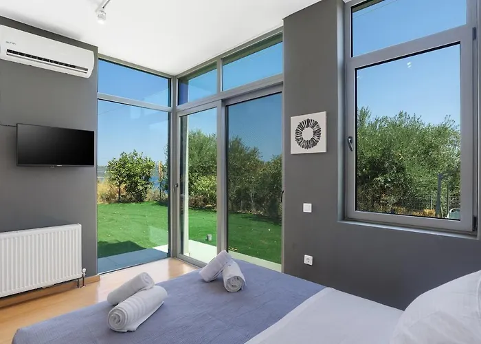 Seaview Serenity - Jacuzzi & Panoramic Views *