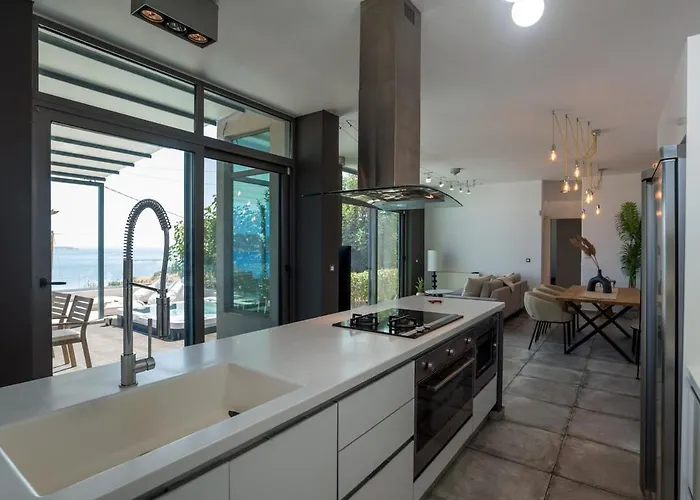 Seaview Serenity - Jacuzzi & Panoramic Views * La Canea