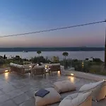 Seaview Serenity - Jacuzzi & Panoramic Views Hriszí Aktí Haniá