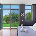 Seaview Serenity - Jacuzzi & Panoramic Views Apartman *