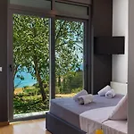 Seaview Serenity - Jacuzzi & Panoramic Views *