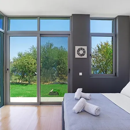 Seaview Serenity - Jacuzzi & Panoramic Views דירה *