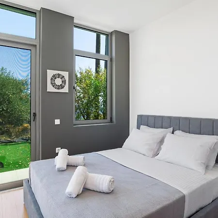 Seaview Serenity - Jacuzzi & Panoramic Views *