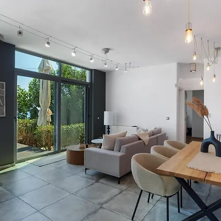 Seaview Serenity - Jacuzzi & Panoramic Views *