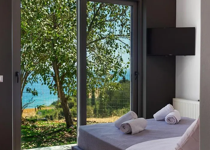 Seaview Serenity - Jacuzzi & Panoramic Views *