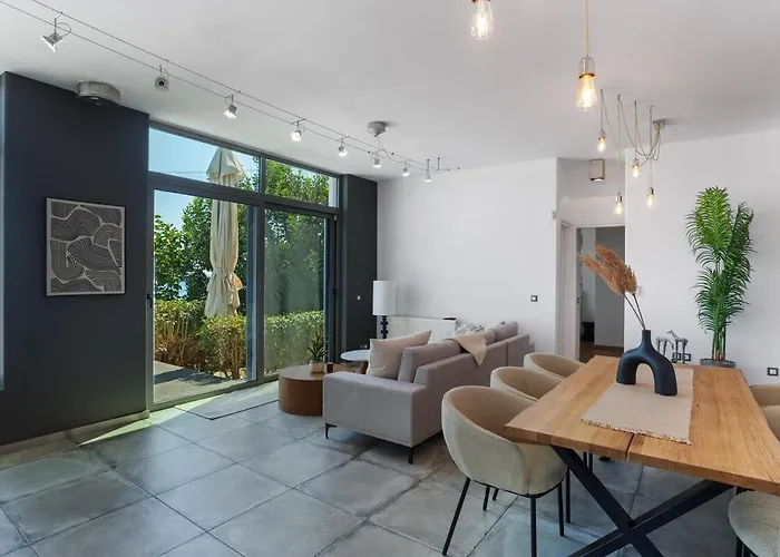 Seaview Serenity - Jacuzzi & Panoramic Views *