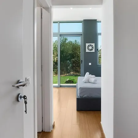 Seaview Serenity - Jacuzzi & Panoramic Views *