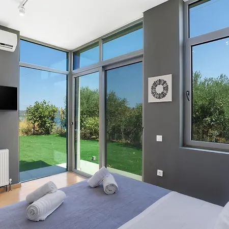 Seaview Serenity - Jacuzzi & Panoramic Views *