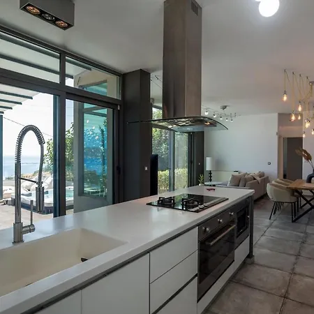 Seaview Serenity - Jacuzzi & Panoramic Views * 하니아