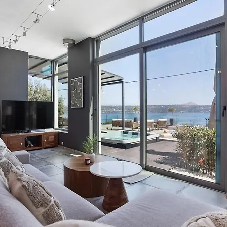 Seaview Serenity - Jacuzzi & Panoramic Views Διαμέρισμα *