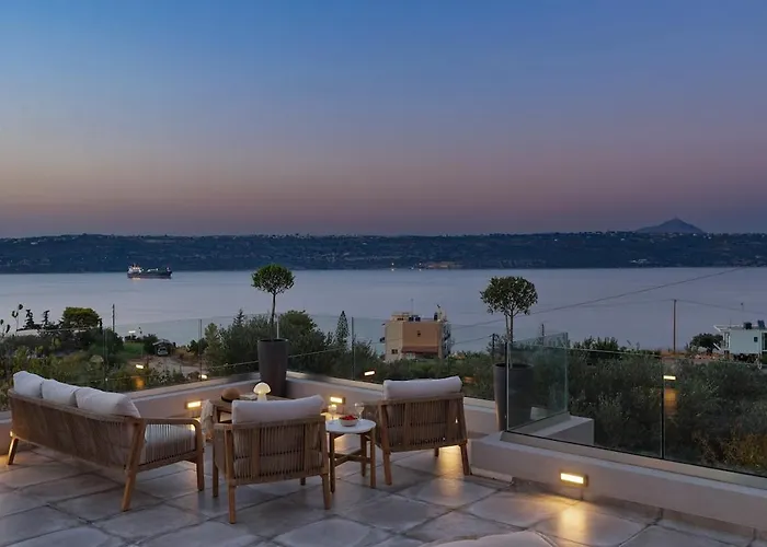 Seaview Serenity - Jacuzzi & Panoramic Views 干尼亞