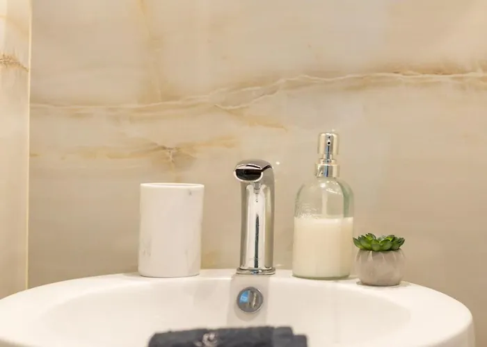 Seaview Serenity - Jacuzzi & Panoramic Views 公寓 干尼亞